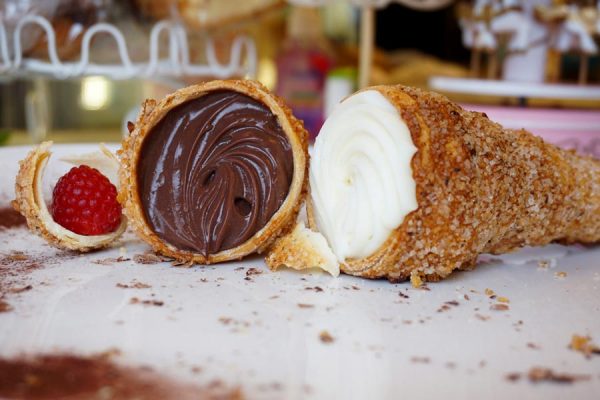 Imagine cornet_vanilie_ciocolata-600x4001.jpg
