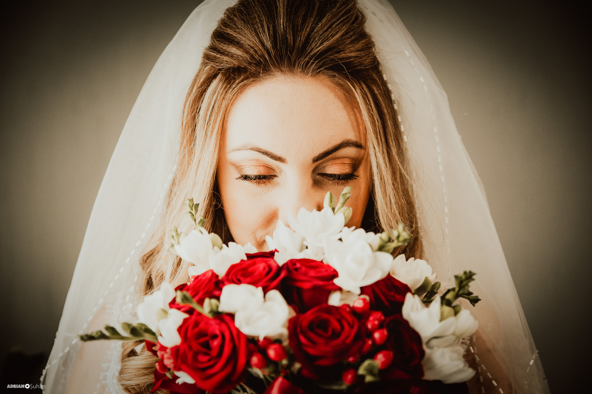 Imagine mireasa-cu-buchet-de-flori-vintage1.jpg